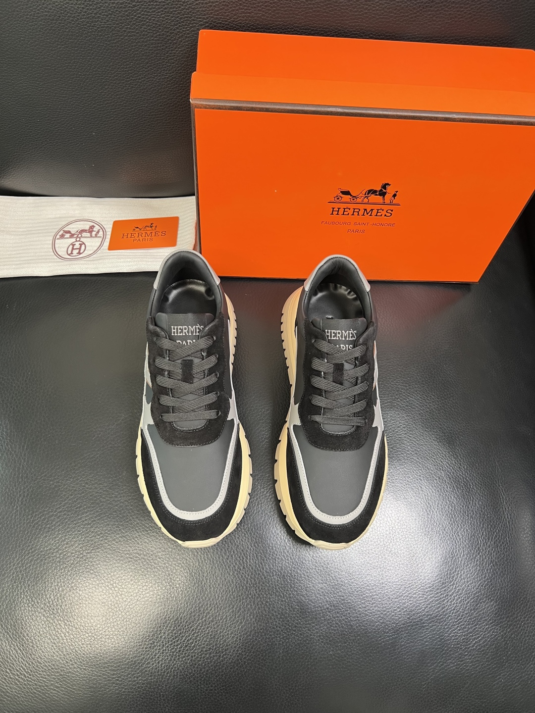 Hermes 高品质 顶级工艺品 爱马仕 专柜同步发售原厂配置，意大利进口原版牛皮面料，高品质拼接工艺，