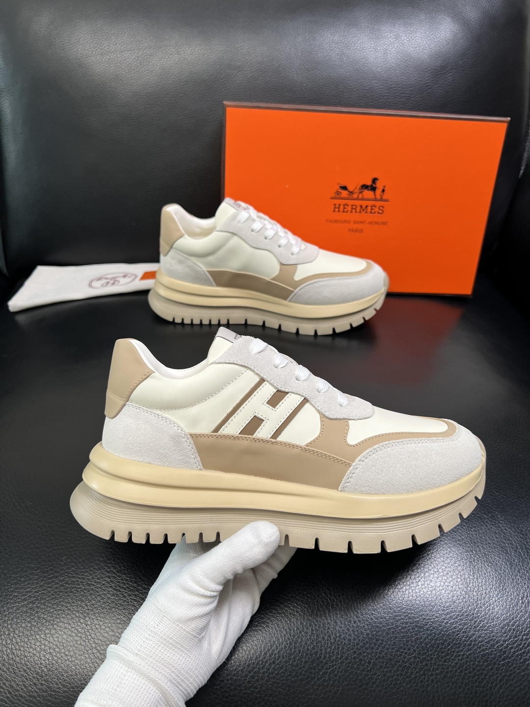 Hermes 高品质 顶级工艺品 爱马仕 专柜同步发售原厂配置，意大利进口原版牛皮面料，高品质拼接工艺，