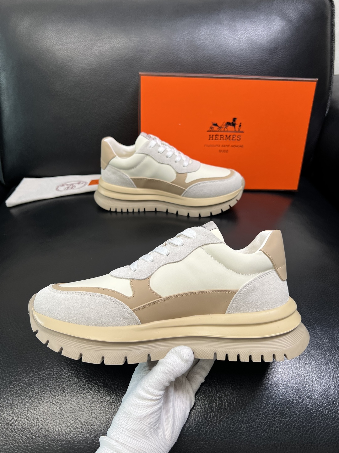 Hermes 高品质 顶级工艺品 爱马仕 专柜同步发售原厂配置，意大利进口原版牛皮面料，高品质拼接工艺，