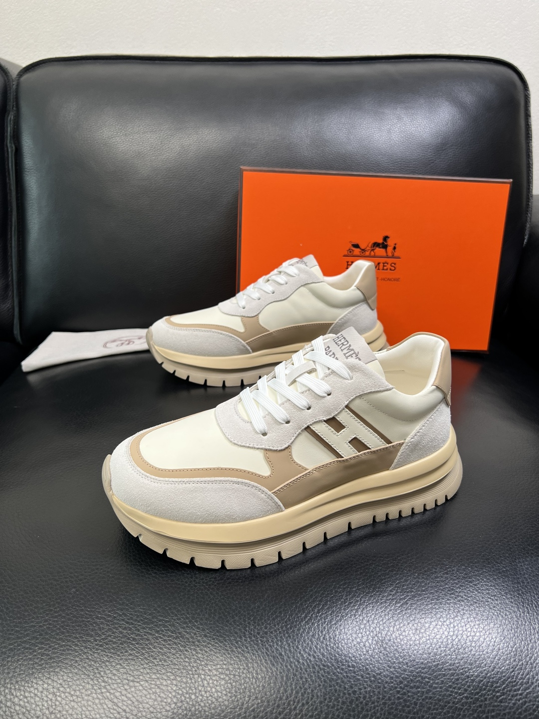 Hermes 高品质 顶级工艺品 爱马仕 专柜同步发售原厂配置，意大利进口原版牛皮面料，高品质拼接工艺，