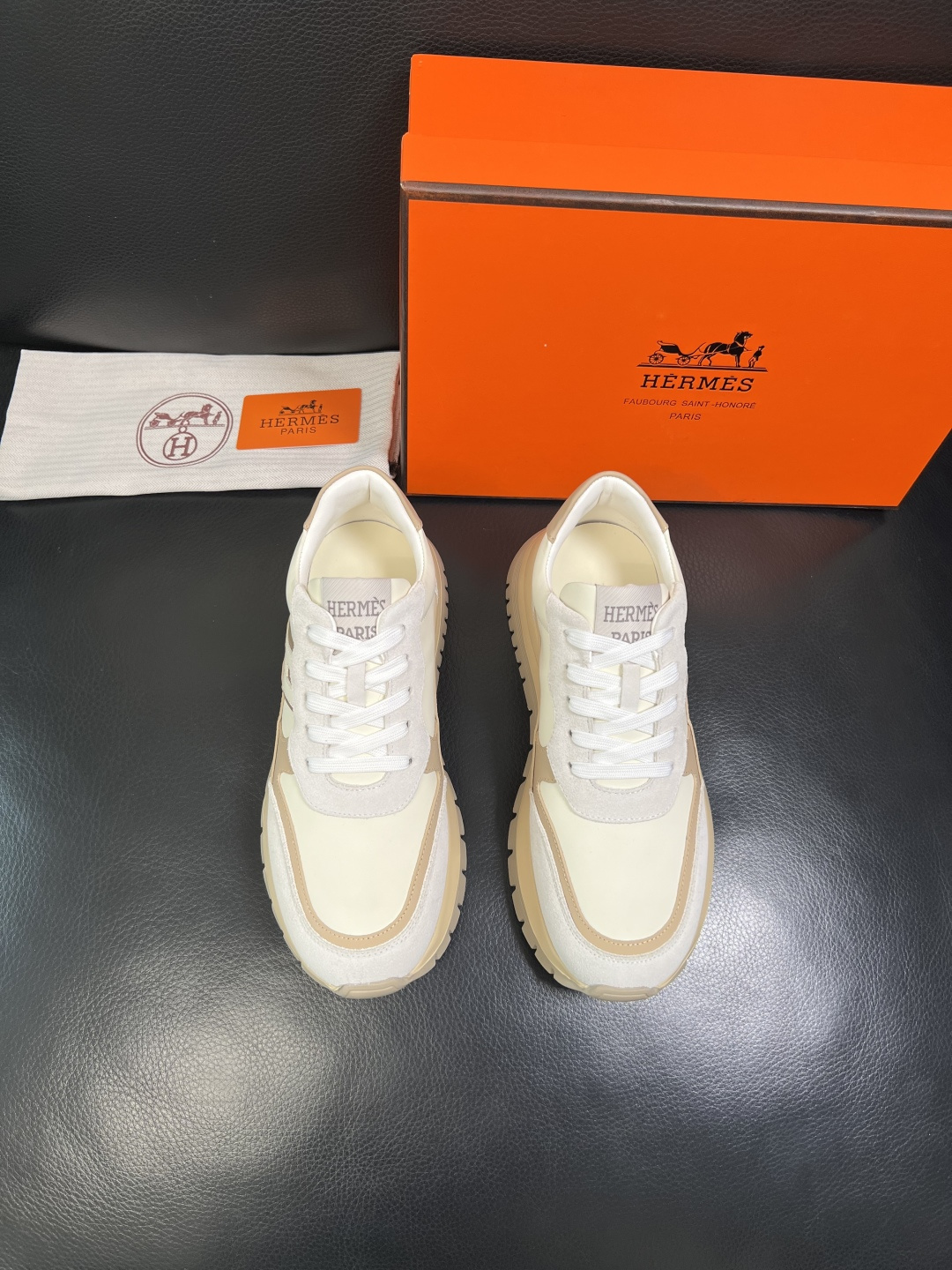 Hermes 高品质 顶级工艺品 爱马仕 专柜同步发售原厂配置，意大利进口原版牛皮面料，高品质拼接工艺，