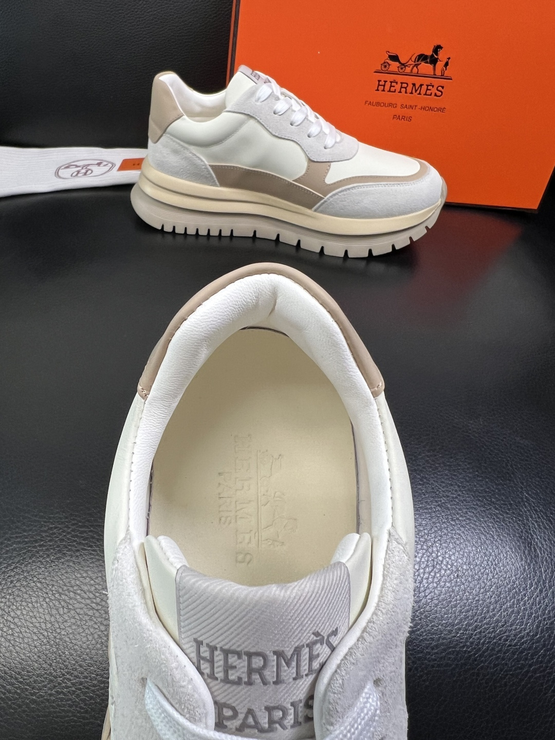 Hermes 高品质 顶级工艺品 爱马仕 专柜同步发售原厂配置，意大利进口原版牛皮面料，高品质拼接工艺，