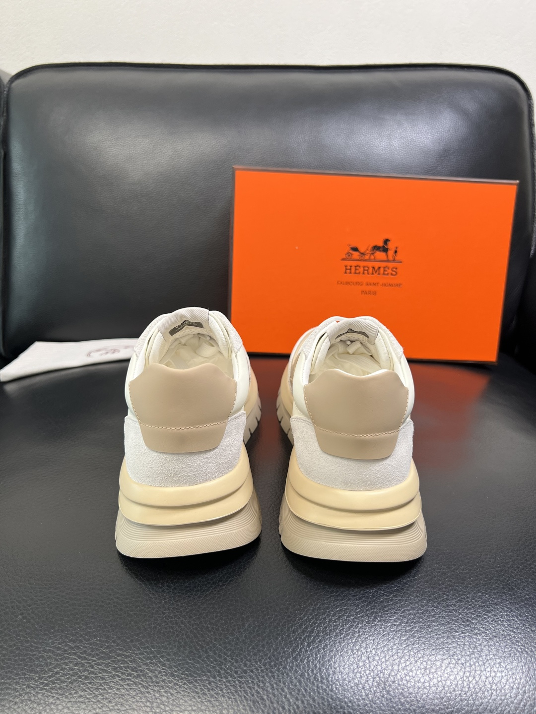 Hermes 高品质 顶级工艺品 爱马仕 专柜同步发售原厂配置，意大利进口原版牛皮面料，高品质拼接工艺，