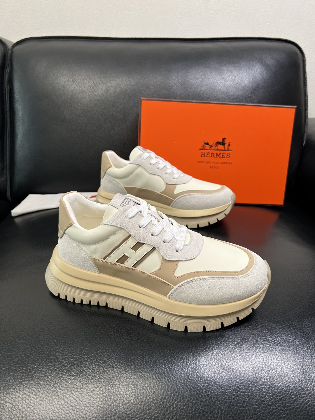 Hermes 高品质 顶级工艺品 爱马仕 专柜同步发售原厂配置，意大利进口原版牛皮面料，高品质拼接工艺，