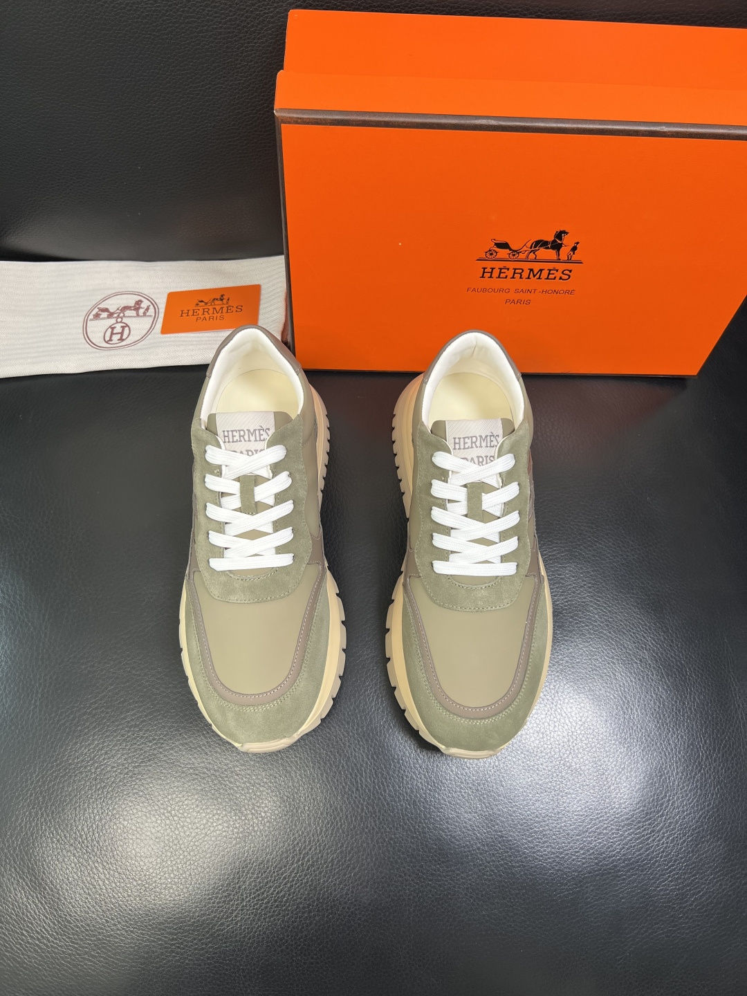 Hermes 高品质 顶级工艺品 爱马仕 专柜同步发售原厂配置，意大利进口原版牛皮面料，高品质拼接工艺，