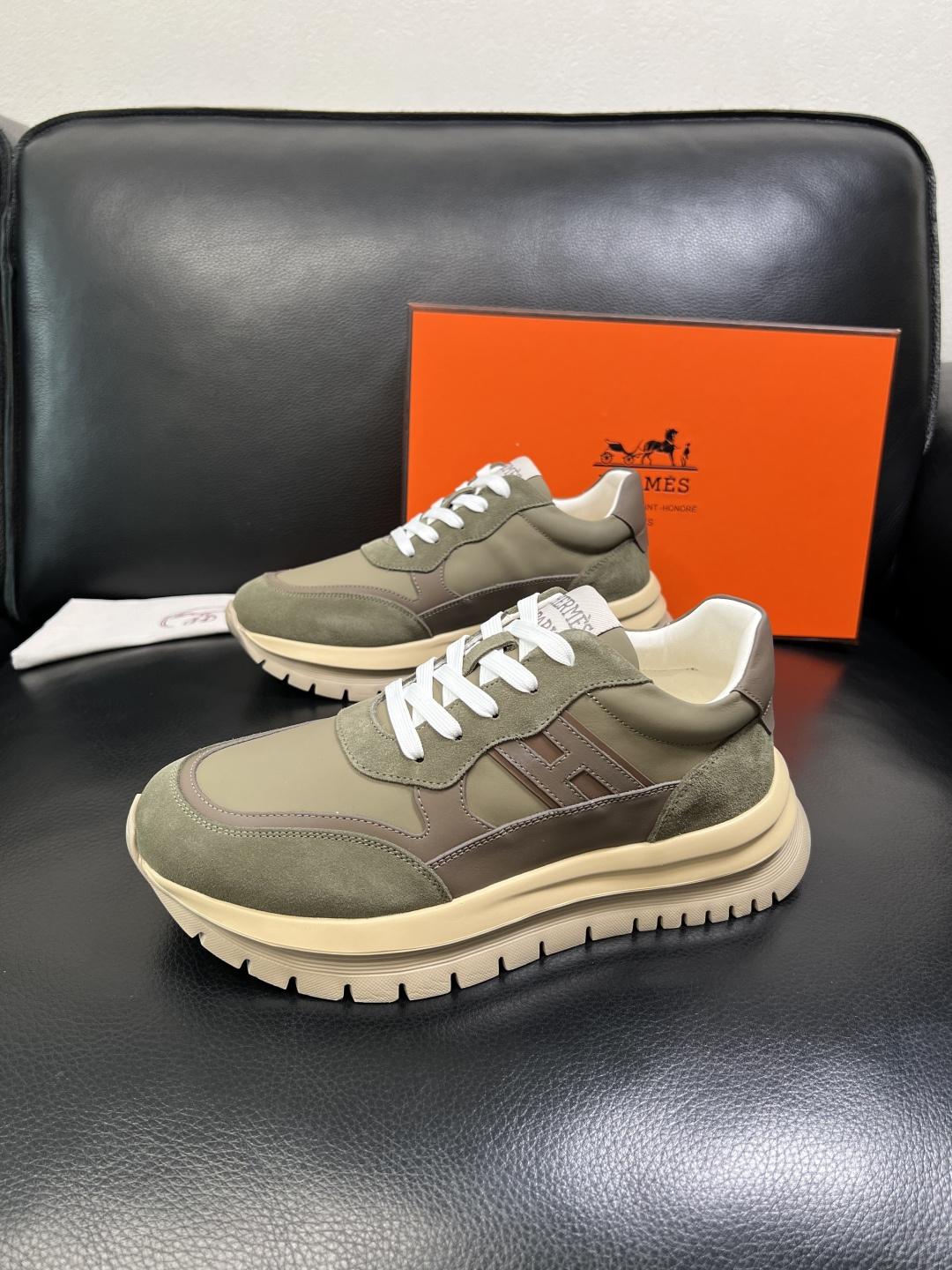 Hermes 高品质 顶级工艺品 爱马仕 专柜同步发售原厂配置，意大利进口原版牛皮面料，高品质拼接工艺，