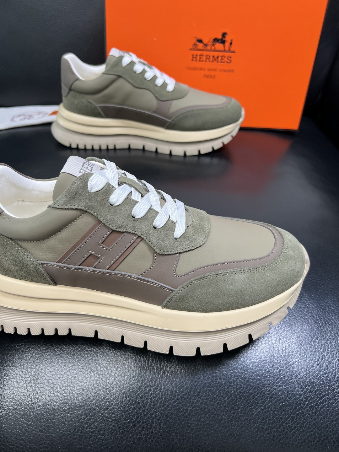 Hermes 高品质 顶级工艺品 爱马仕 专柜同步发售原厂配置，意大利进口原版牛皮面料，高品质拼接工艺，