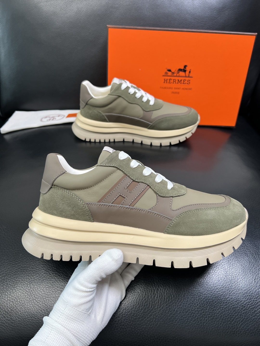 Hermes 高品质 顶级工艺品 爱马仕 专柜同步发售原厂配置，意大利进口原版牛皮面料，高品质拼接工艺，