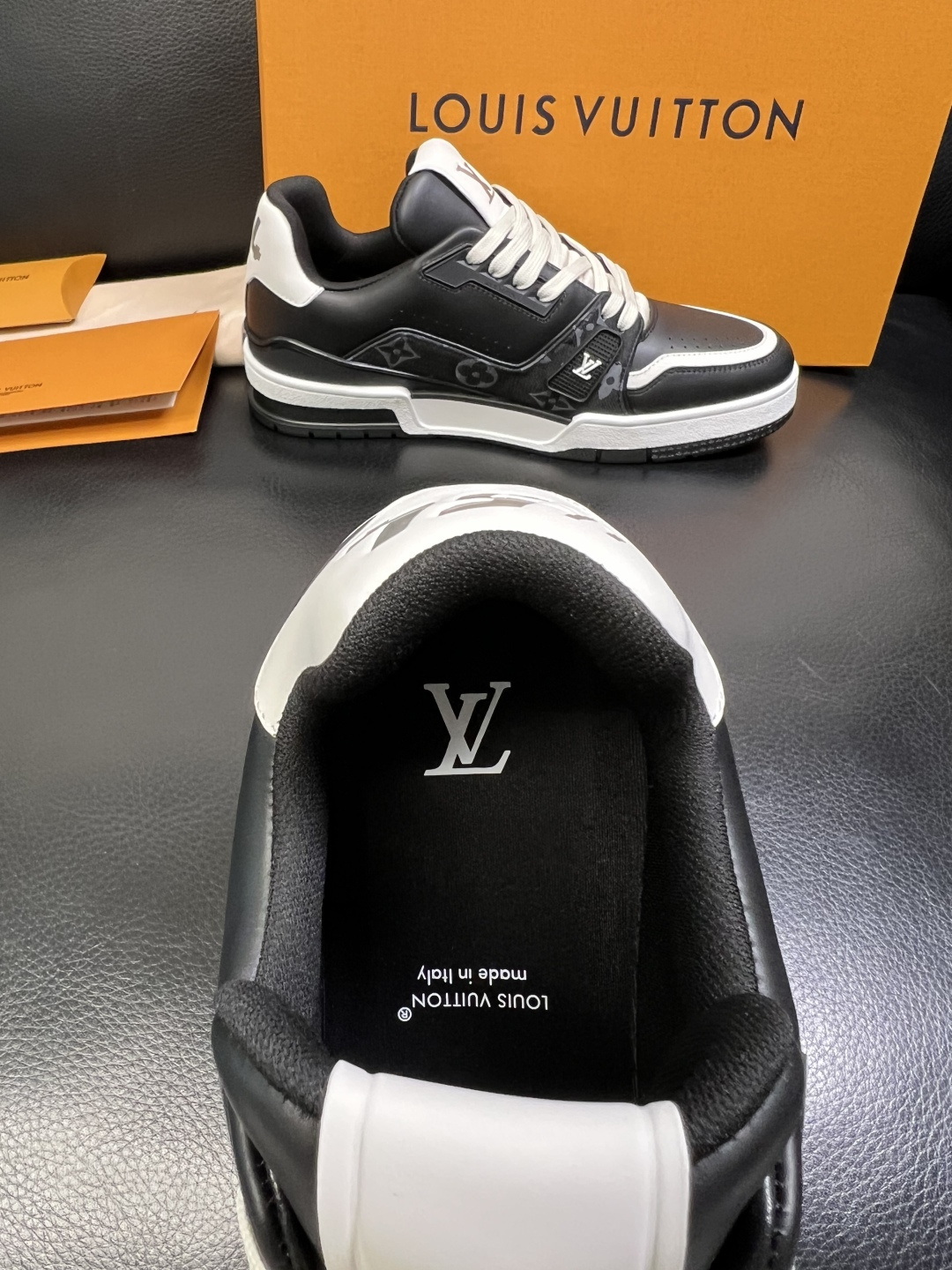 Lv 高品质 顶级工艺品 路易威登，专柜同步原厂配置，鞋面意大利进口，高品质拼接缤纷色彩复杂工艺品，进口