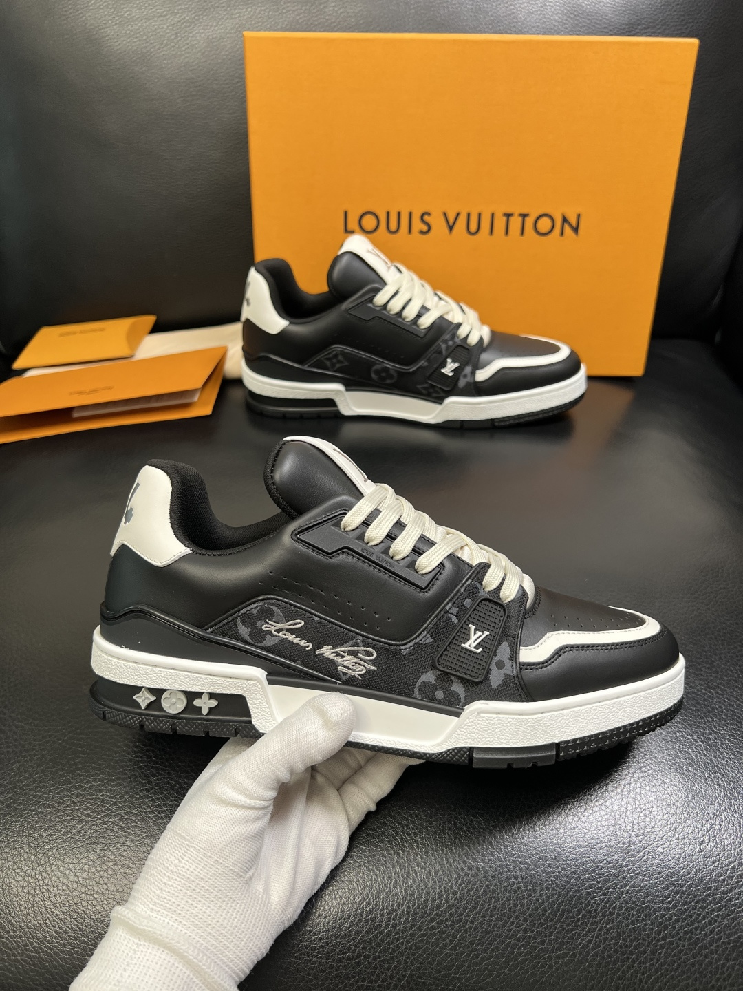 Lv 高品质 顶级工艺品 路易威登，专柜同步原厂配置，鞋面意大利进口，高品质拼接缤纷色彩复杂工艺品，进口