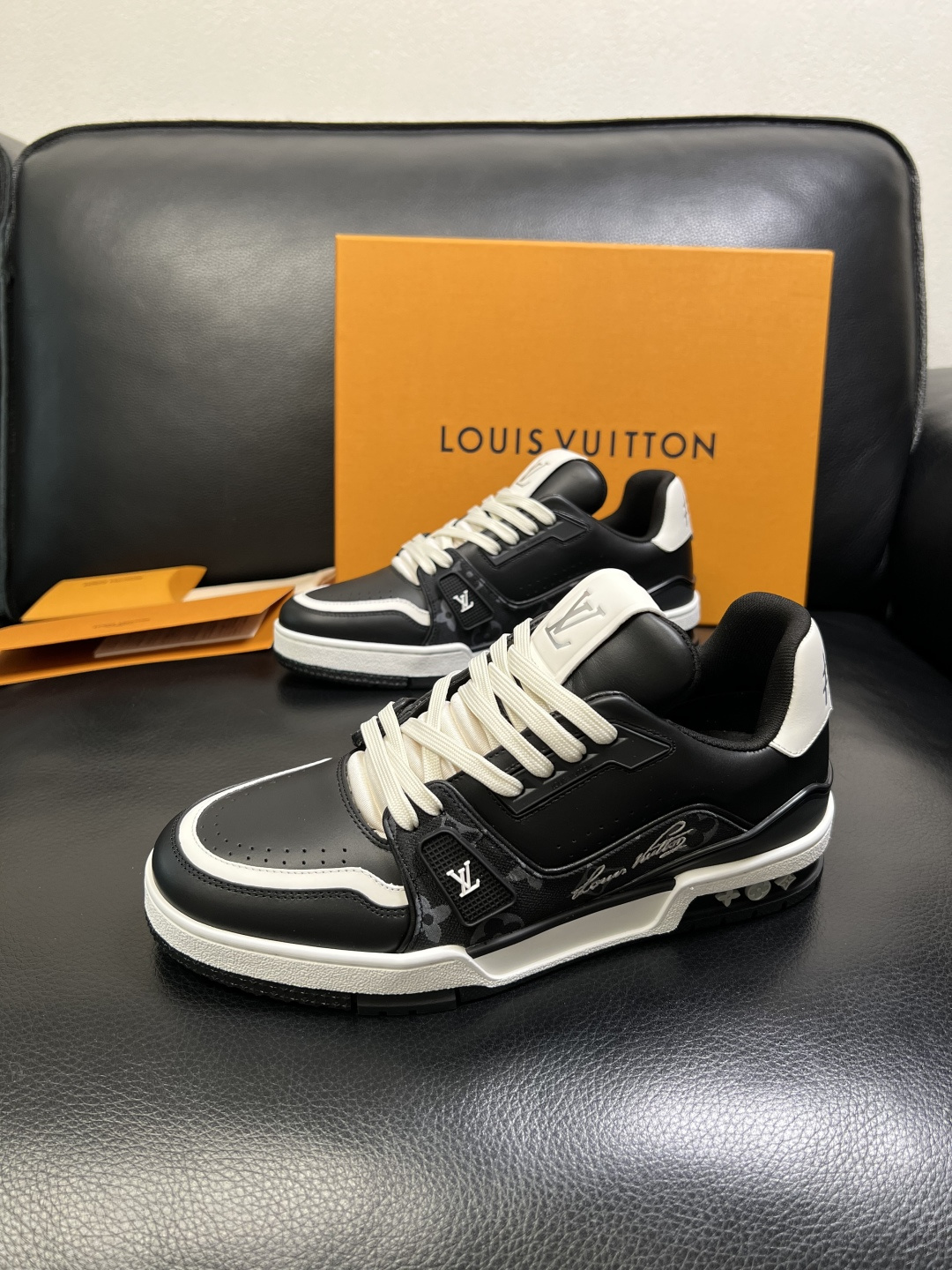 Lv 高品质 顶级工艺品 路易威登，专柜同步原厂配置，鞋面意大利进口，高品质拼接缤纷色彩复杂工艺品，进口