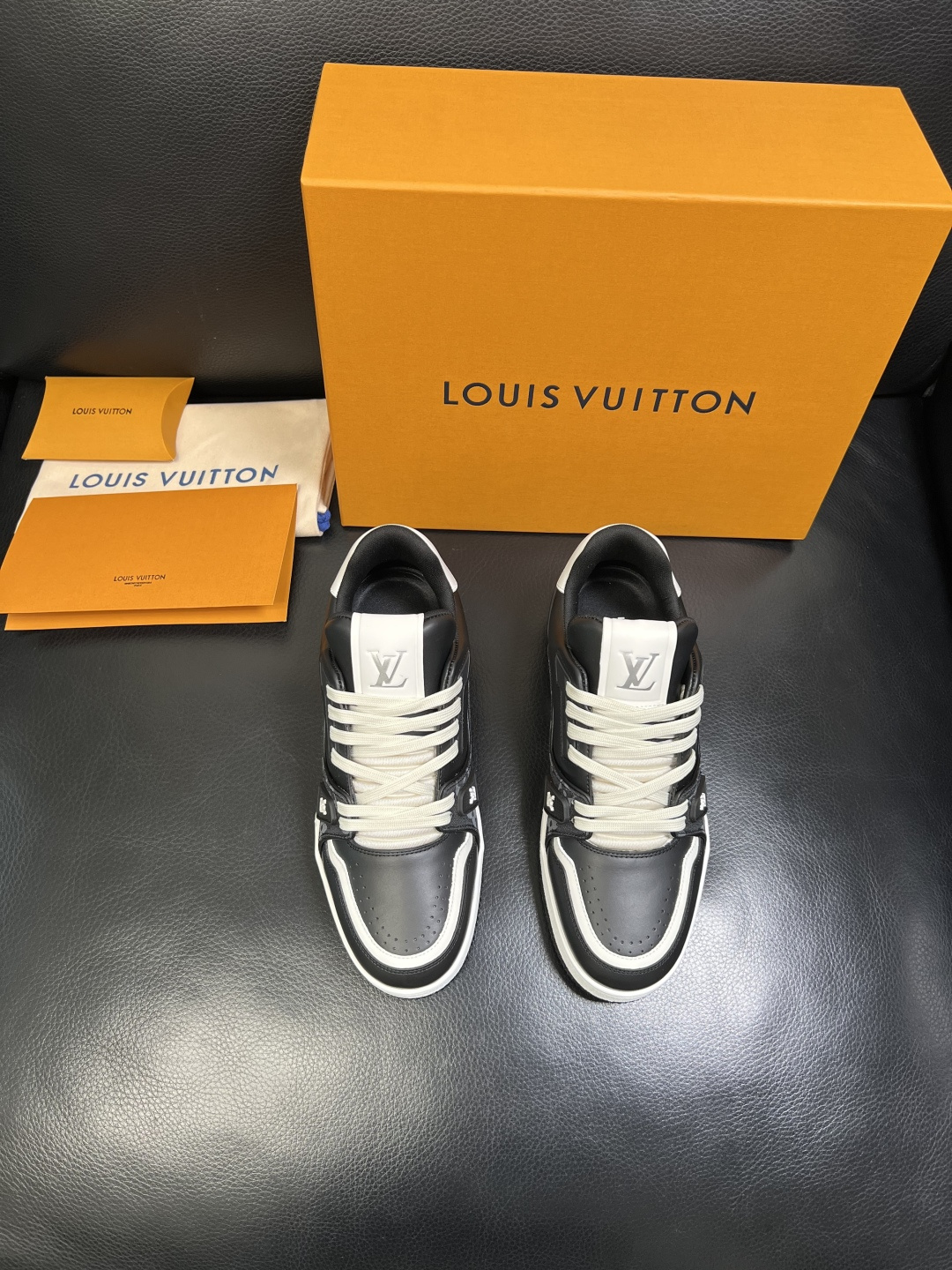 Lv 高品质 顶级工艺品 路易威登，专柜同步原厂配置，鞋面意大利进口，高品质拼接缤纷色彩复杂工艺品，进口