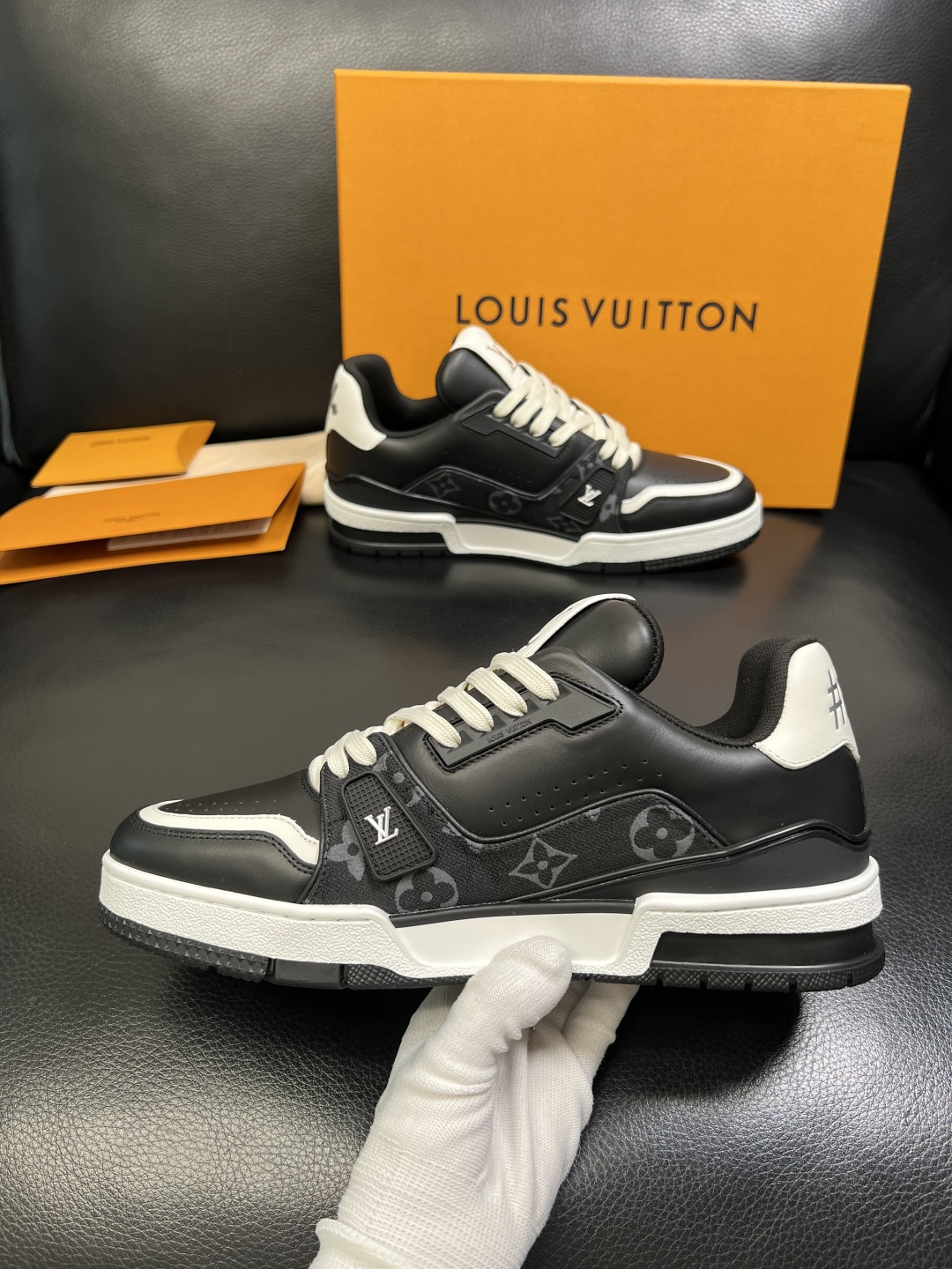 Lv 高品质 顶级工艺品 路易威登，专柜同步原厂配置，鞋面意大利进口，高品质拼接缤纷色彩复杂工艺品，进口