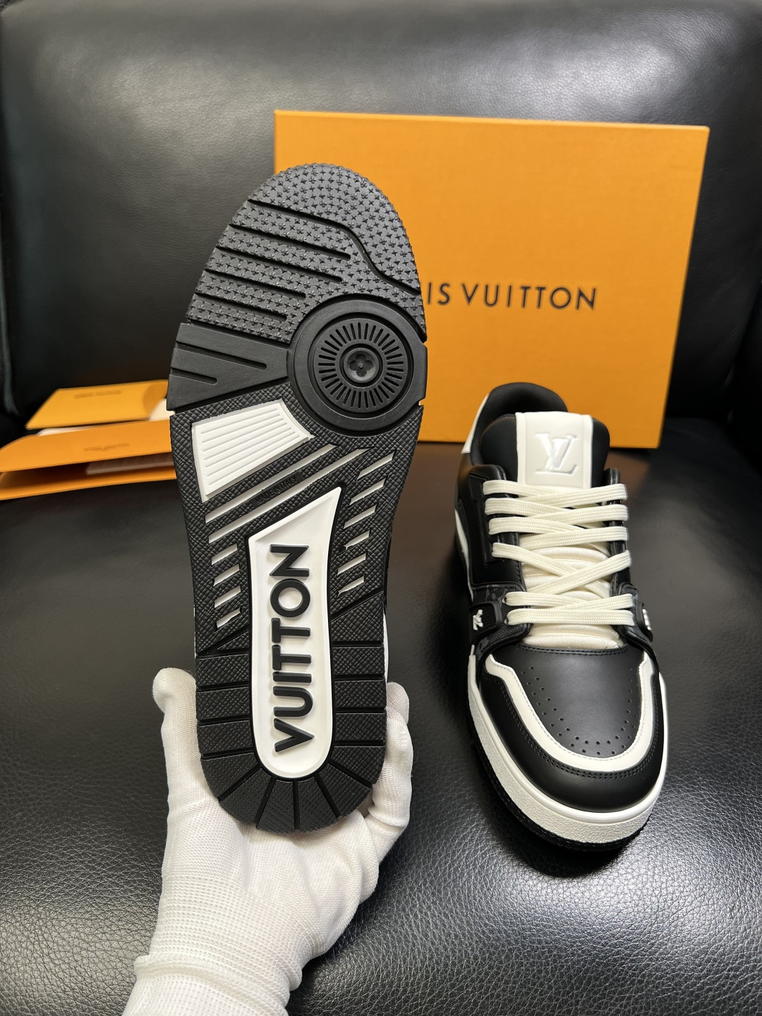 Lv 高品质 顶级工艺品 路易威登，专柜同步原厂配置，鞋面意大利进口，高品质拼接缤纷色彩复杂工艺品，进口