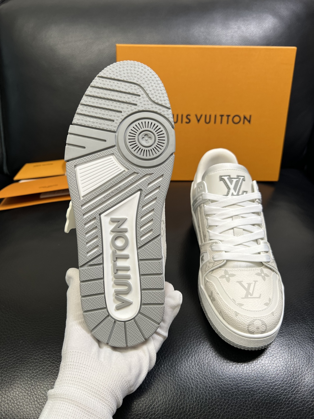 Lv 高品质 顶级工艺品 路易威登，专柜同步原厂配置，鞋面意大利进口，高品质拼接缤纷色彩复杂工艺品，进口