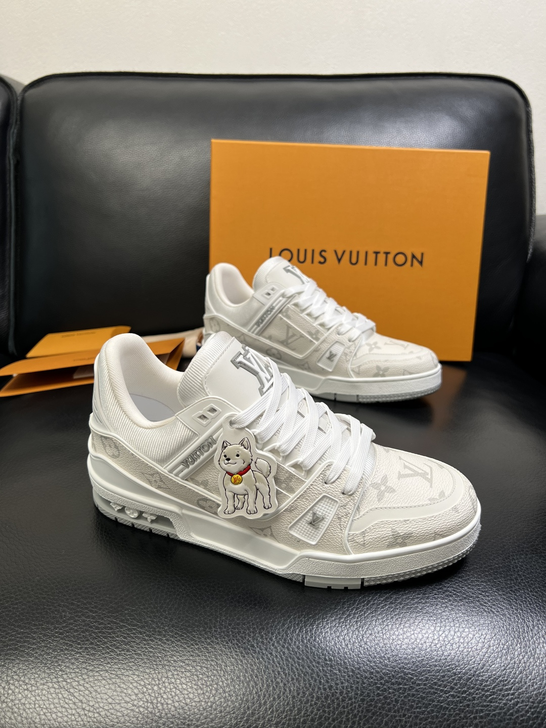 Lv 高品质 顶级工艺品 路易威登，专柜同步原厂配置，鞋面意大利进口，高品质拼接缤纷色彩复杂工艺品，进口