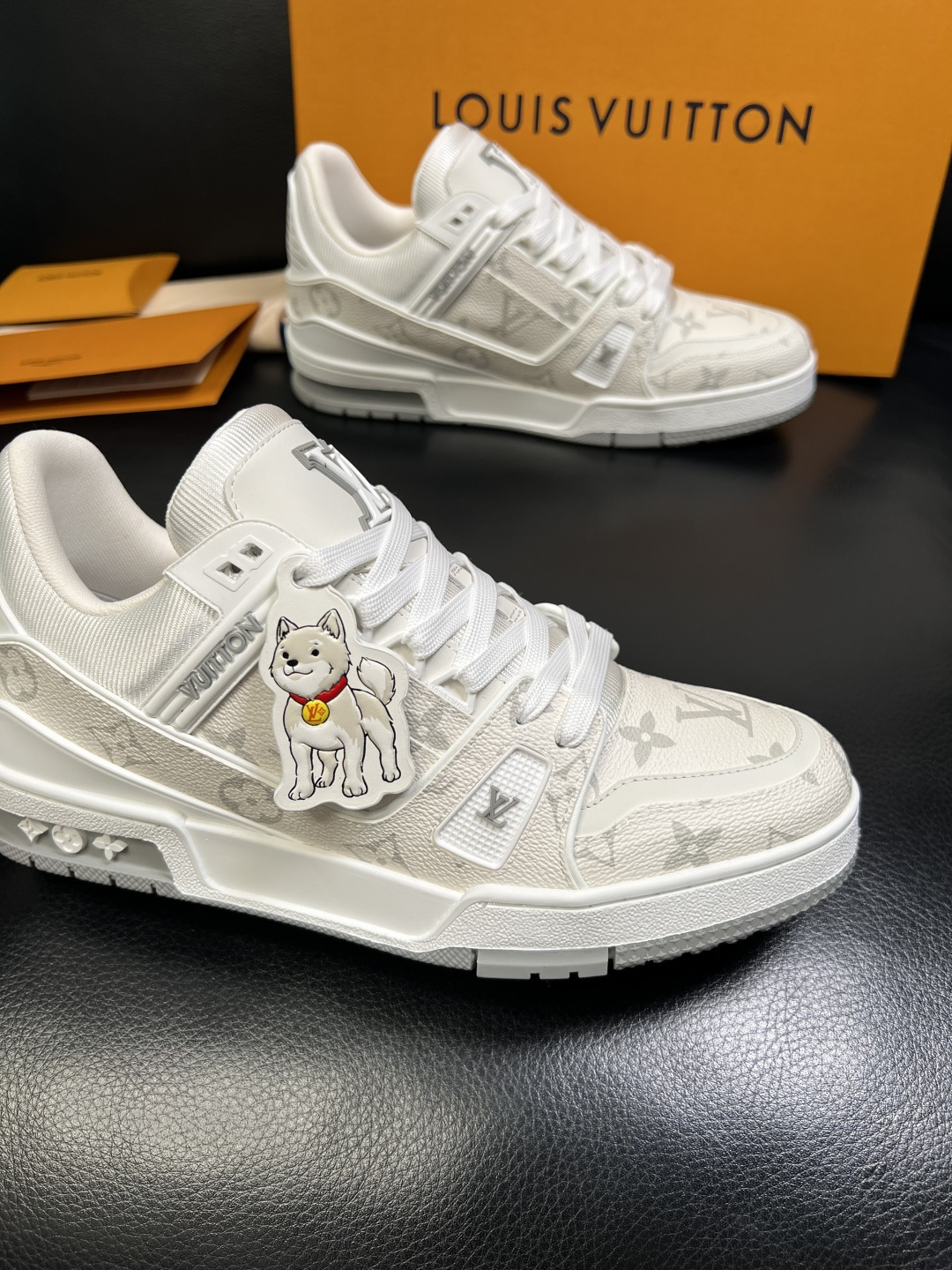 Lv 高品质 顶级工艺品 路易威登，专柜同步原厂配置，鞋面意大利进口，高品质拼接缤纷色彩复杂工艺品，进口