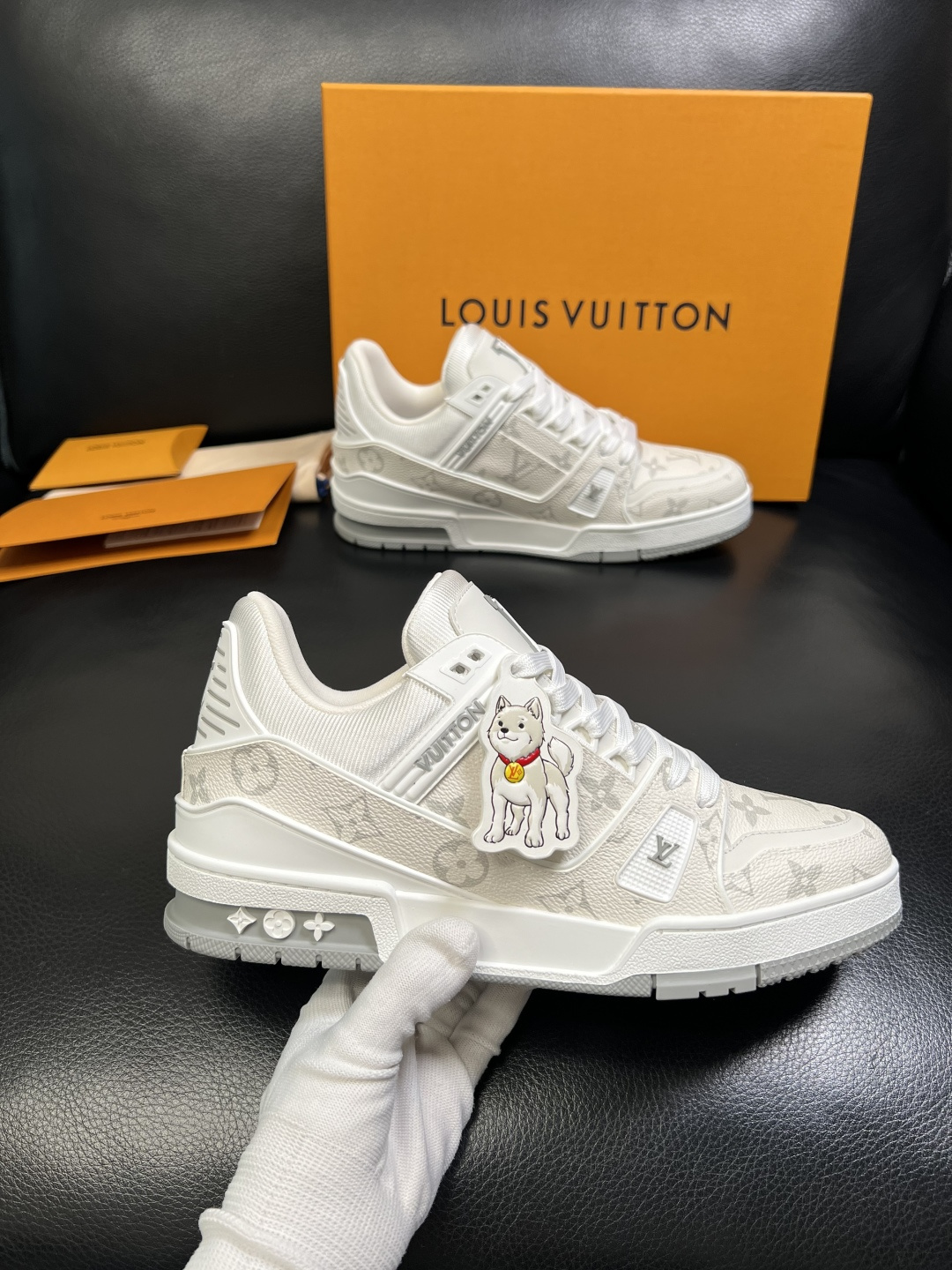 Lv 高品质 顶级工艺品 路易威登，专柜同步原厂配置，鞋面意大利进口，高品质拼接缤纷色彩复杂工艺品，进口