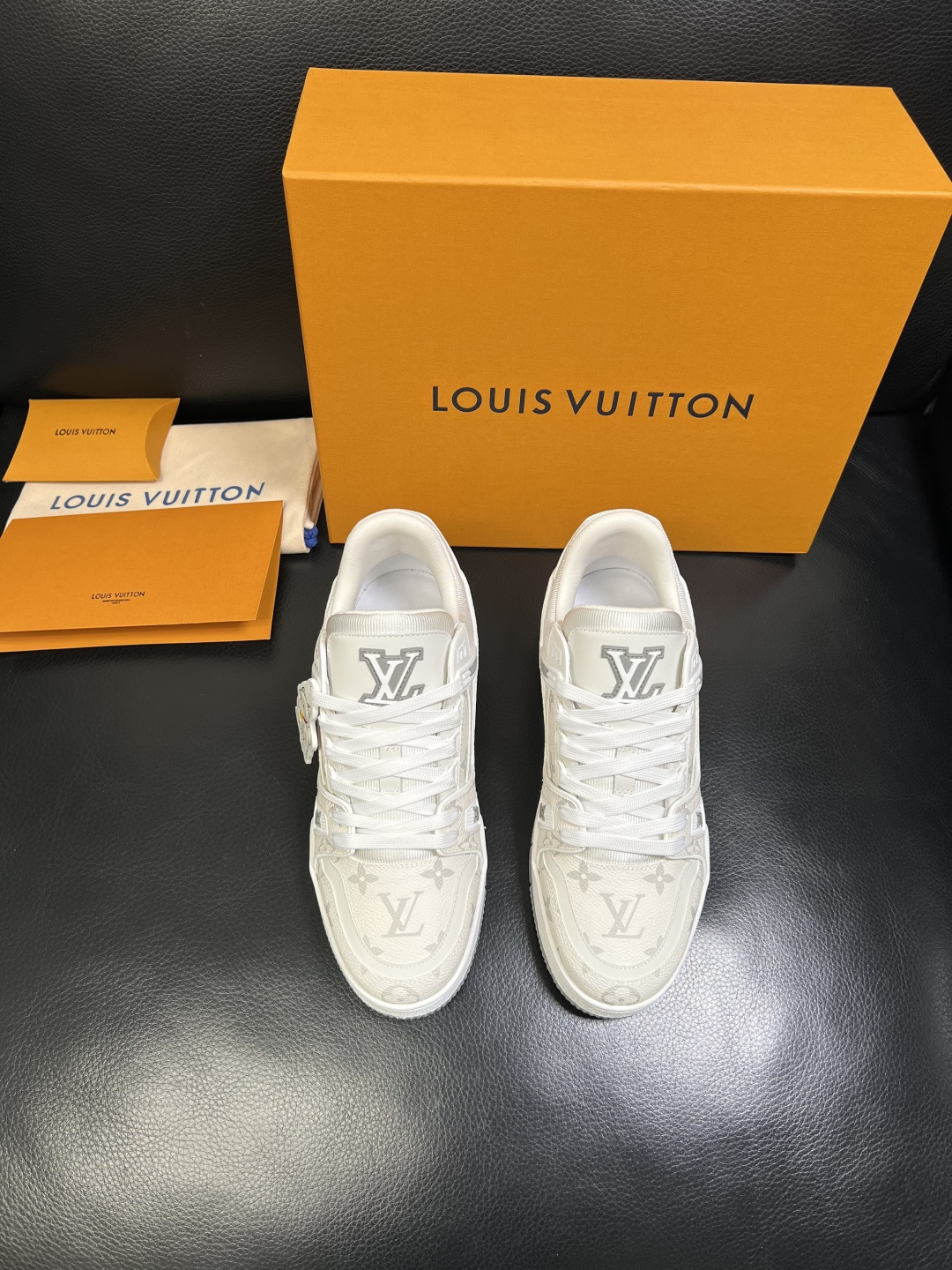 Lv 高品质 顶级工艺品 路易威登，专柜同步原厂配置，鞋面意大利进口，高品质拼接缤纷色彩复杂工艺品，进口