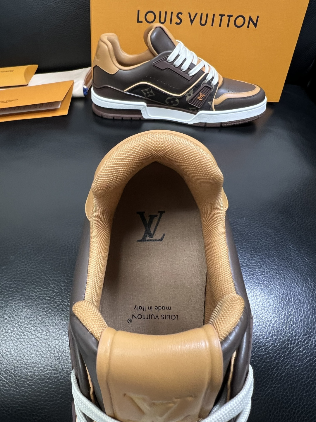 Lv 高品质 顶级工艺品 路易威登，专柜同步原厂配置，鞋面意大利进口，高品质拼接缤纷色彩复杂工艺品，进口