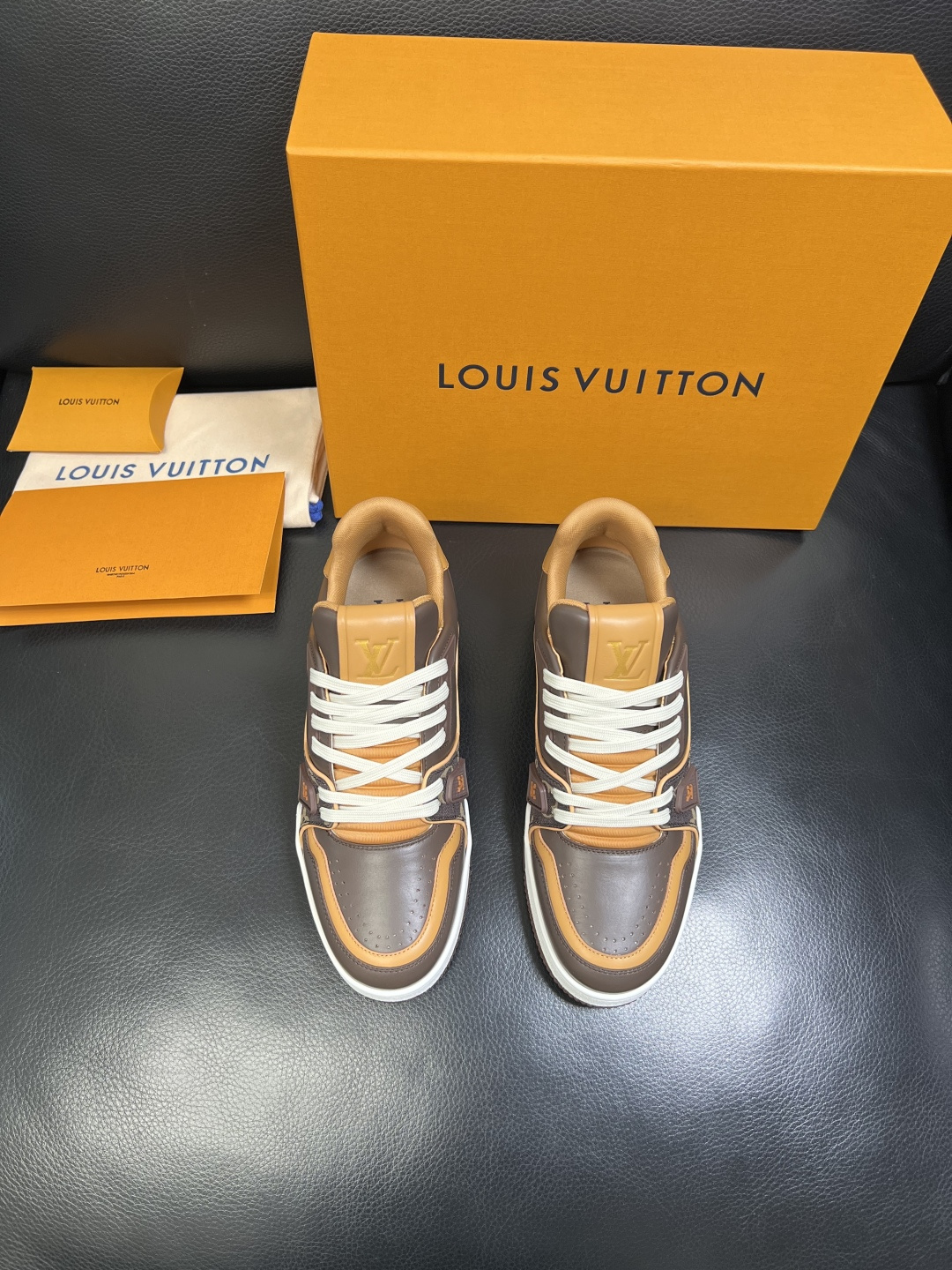 Lv 高品质 顶级工艺品 路易威登，专柜同步原厂配置，鞋面意大利进口，高品质拼接缤纷色彩复杂工艺品，进口