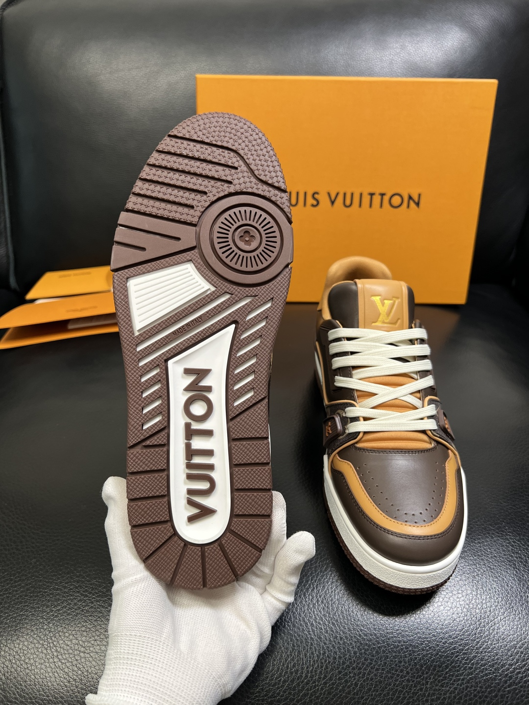 Lv 高品质 顶级工艺品 路易威登，专柜同步原厂配置，鞋面意大利进口，高品质拼接缤纷色彩复杂工艺品，进口