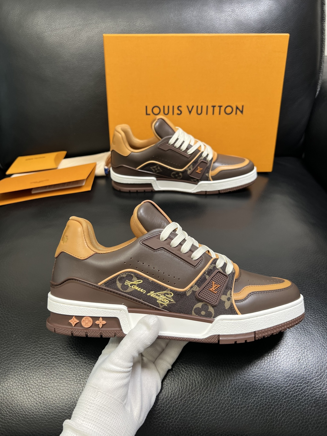 Lv 高品质 顶级工艺品 路易威登，专柜同步原厂配置，鞋面意大利进口，高品质拼接缤纷色彩复杂工艺品，进口