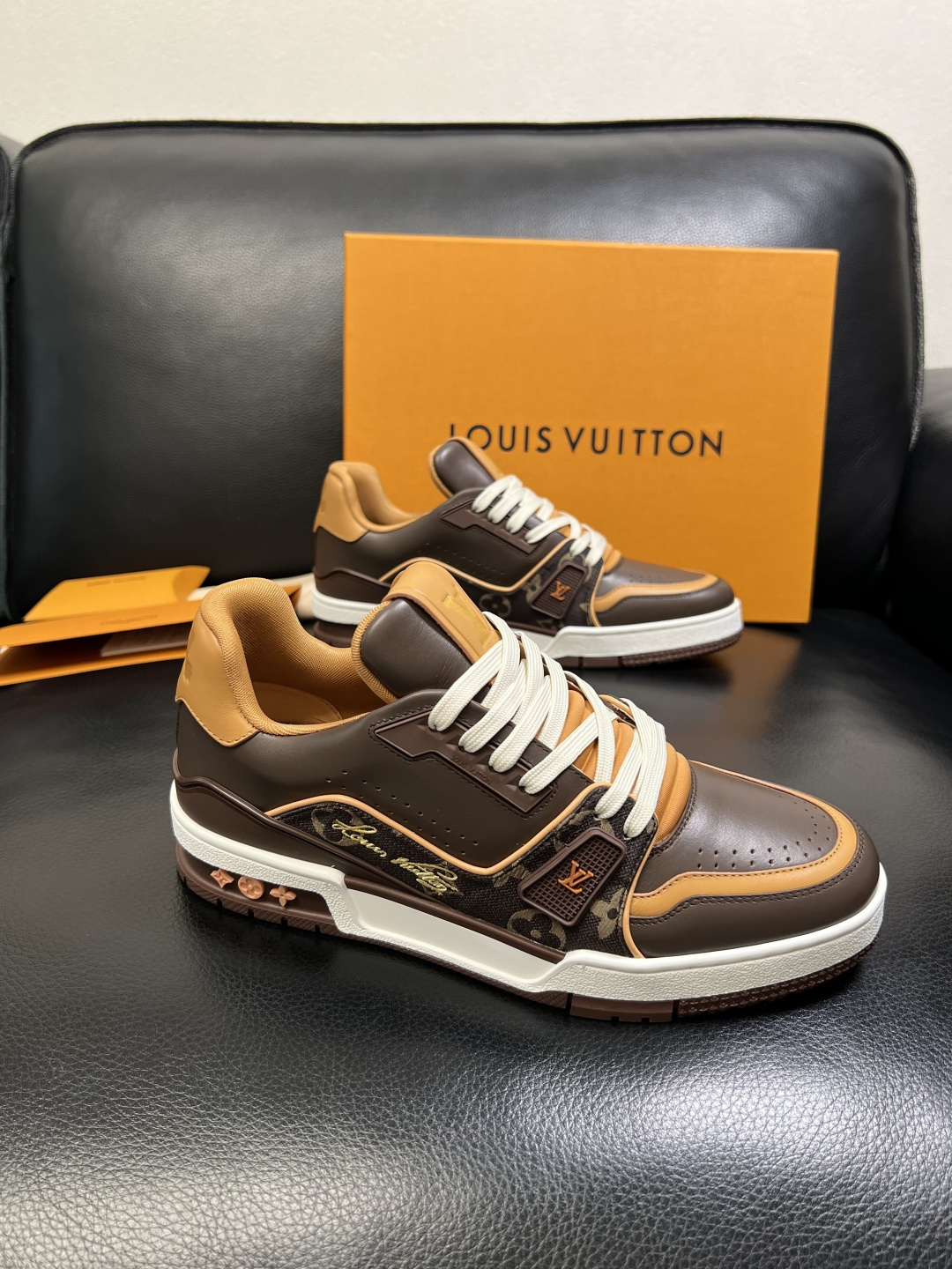 Lv 高品质 顶级工艺品 路易威登，专柜同步原厂配置，鞋面意大利进口，高品质拼接缤纷色彩复杂工艺品，进口