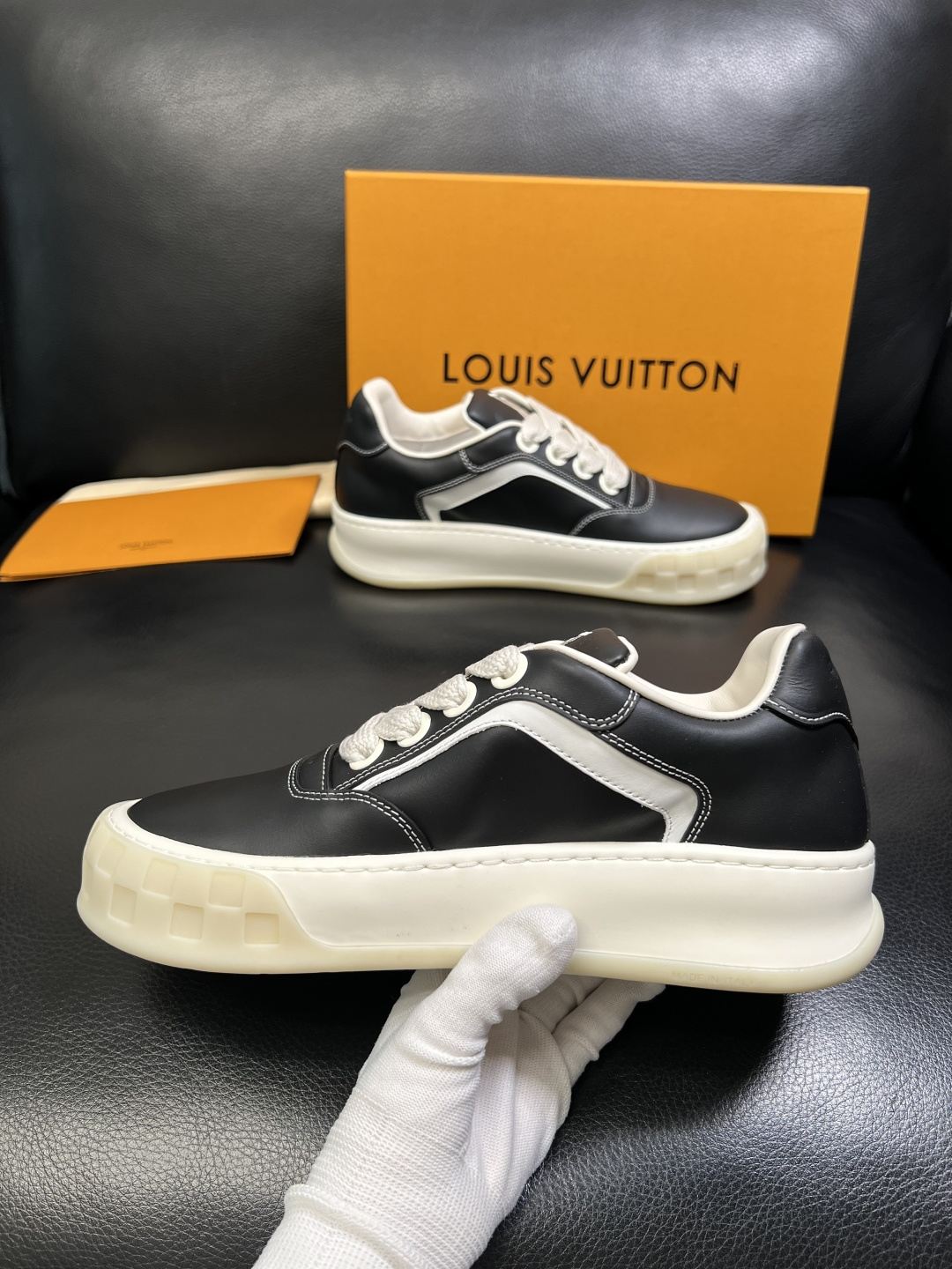 Lv 高品质 顶级工艺品 路易威登，运动板鞋专柜同步，鞋面意大利进口，高品质拼接缤纷色彩复杂工艺品，进口