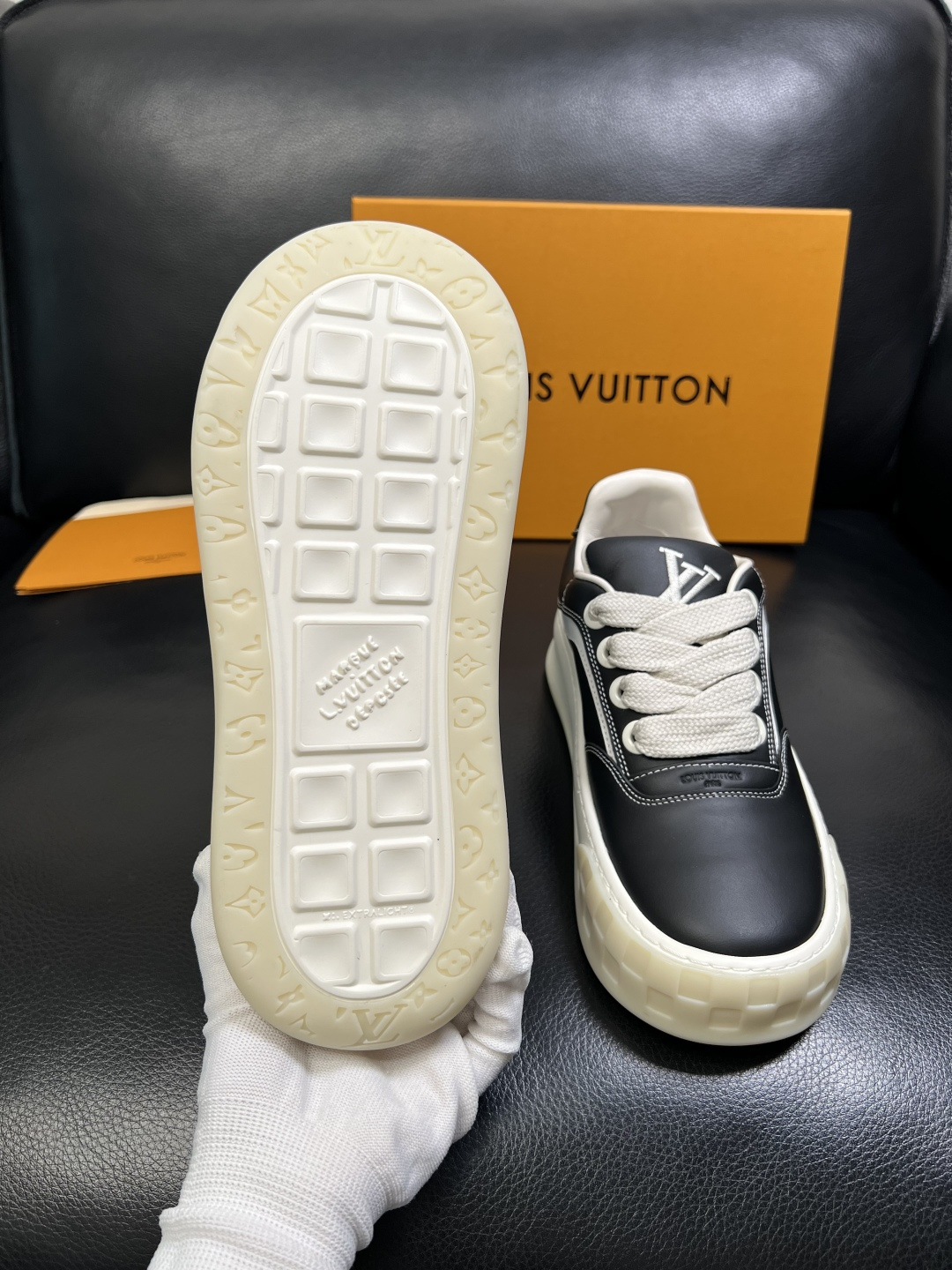 Lv 高品质 顶级工艺品 路易威登，运动板鞋专柜同步，鞋面意大利进口，高品质拼接缤纷色彩复杂工艺品，进口