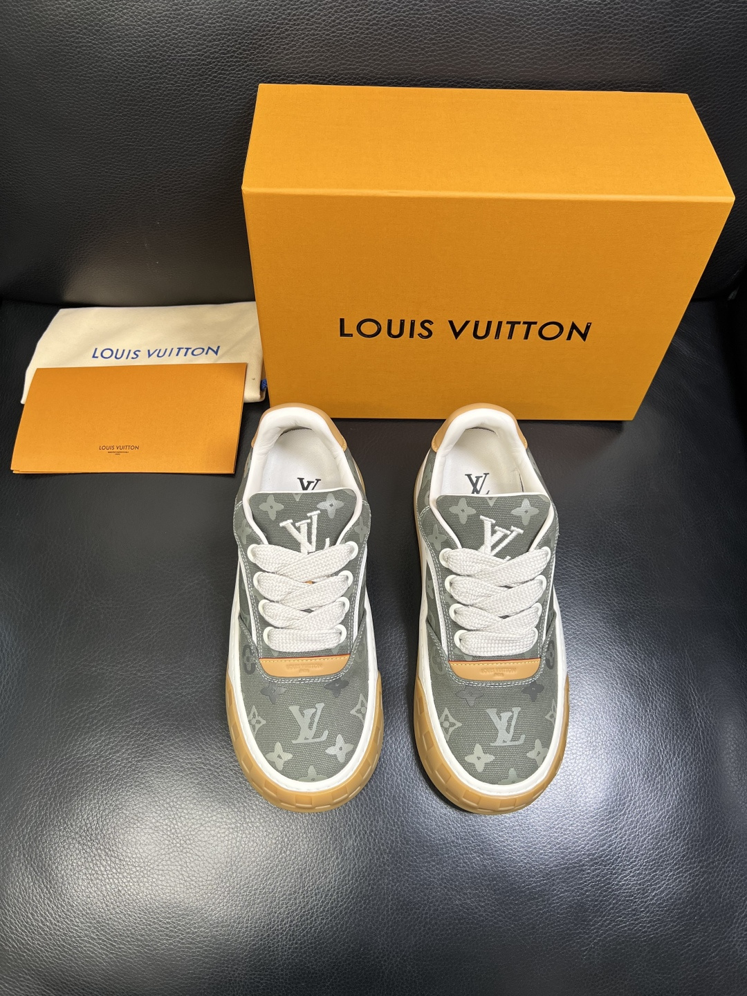 Lv 高品质 顶级工艺品 路易威登，运动板鞋专柜同步，鞋面意大利进口，高品质拼接缤纷色彩复杂工艺品，进口