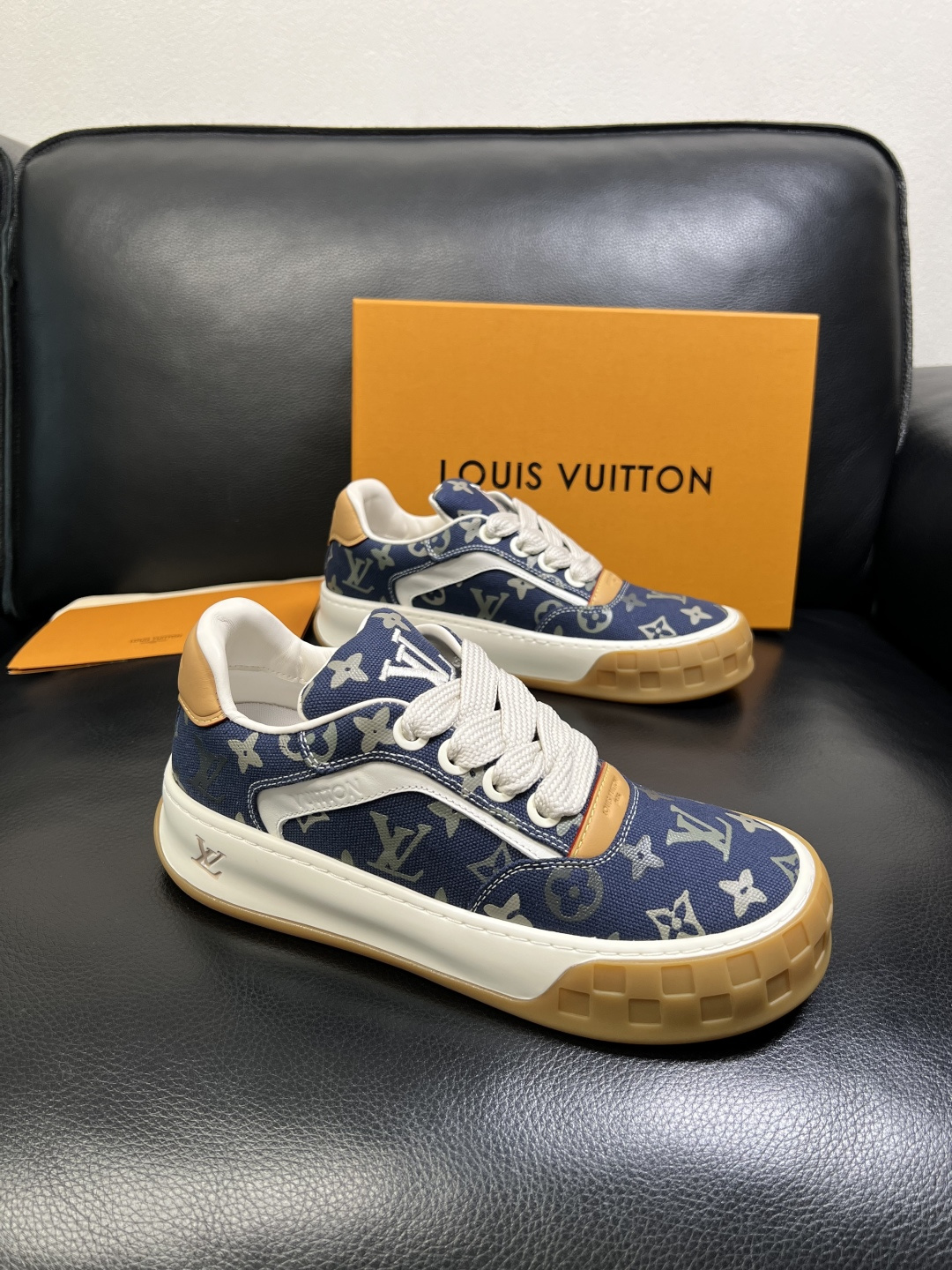 Lv 高品质 顶级工艺品 路易威登，运动板鞋专柜同步，鞋面意大利进口，高品质拼接缤纷色彩复杂工艺品，进口