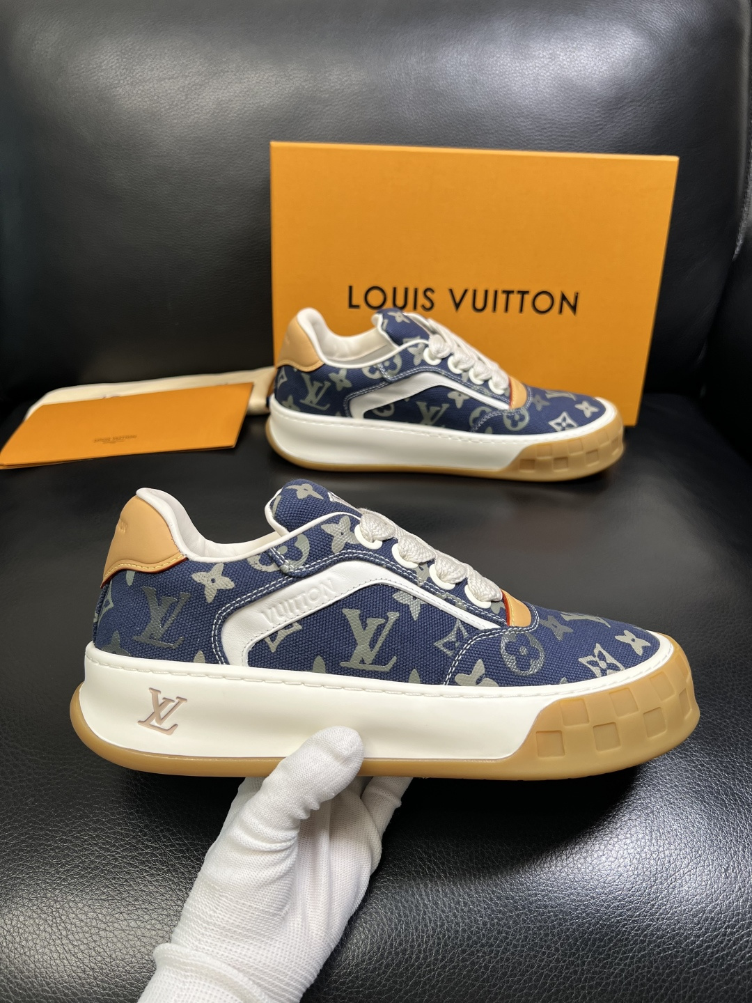 Lv 高品质 顶级工艺品 路易威登，运动板鞋专柜同步，鞋面意大利进口，高品质拼接缤纷色彩复杂工艺品，进口