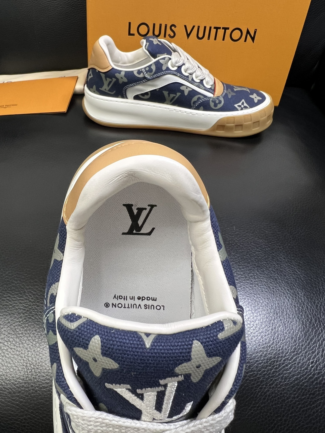 Lv 高品质 顶级工艺品 路易威登，运动板鞋专柜同步，鞋面意大利进口，高品质拼接缤纷色彩复杂工艺品，进口