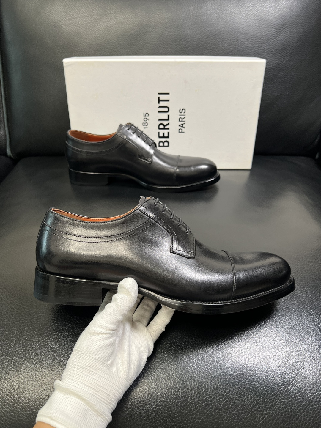 Berluti 顶级代购 布鲁提 专柜同步发售原厂配置，意大利进口牛皮面料，全进口水染牛皮里垫，鞋底：原