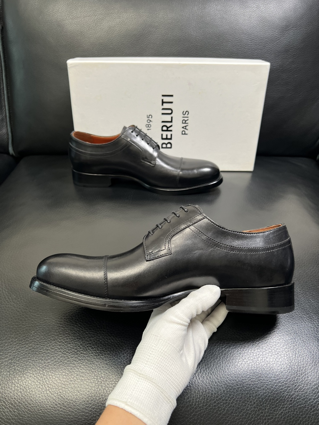 Berluti 顶级代购 布鲁提 专柜同步发售原厂配置，意大利进口牛皮面料，全进口水染牛皮里垫，鞋底：原