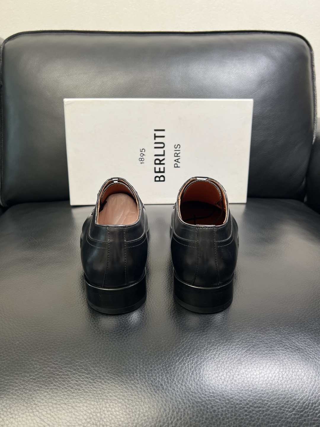 Berluti 顶级代购 布鲁提 专柜同步发售原厂配置，意大利进口牛皮面料，全进口水染牛皮里垫，鞋底：原