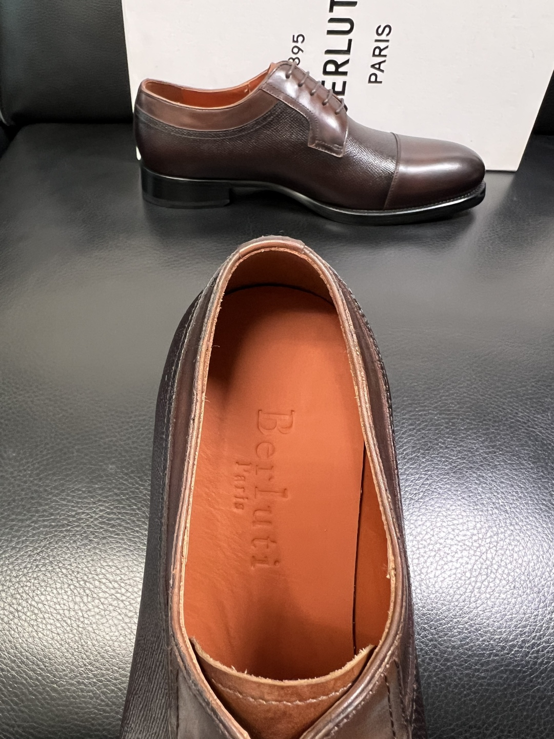 Berluti 顶级代购 布鲁提 专柜同步发售原厂配置，意大利进口牛皮面料，全进口水染牛皮里垫，鞋底：原