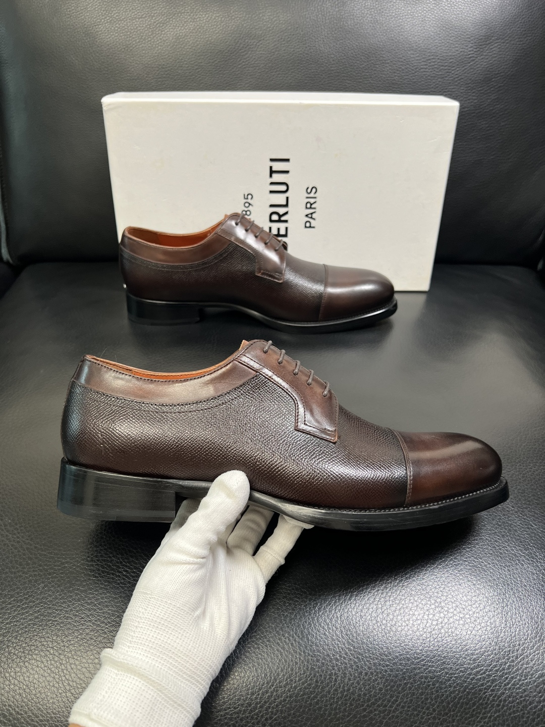 Berluti 顶级代购 布鲁提 专柜同步发售原厂配置，意大利进口牛皮面料，全进口水染牛皮里垫，鞋底：原