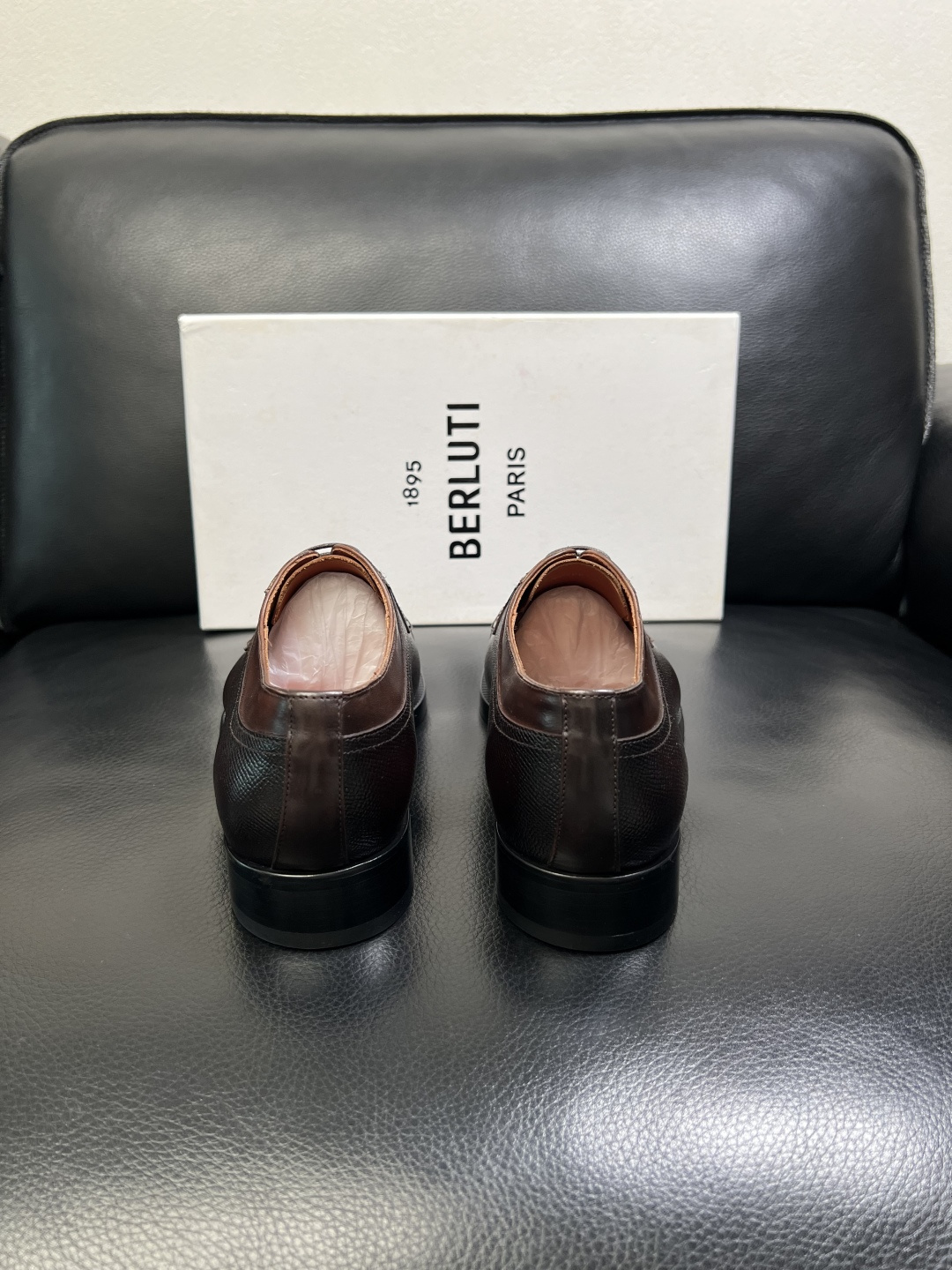 Berluti 顶级代购 布鲁提 专柜同步发售原厂配置，意大利进口牛皮面料，全进口水染牛皮里垫，鞋底：原