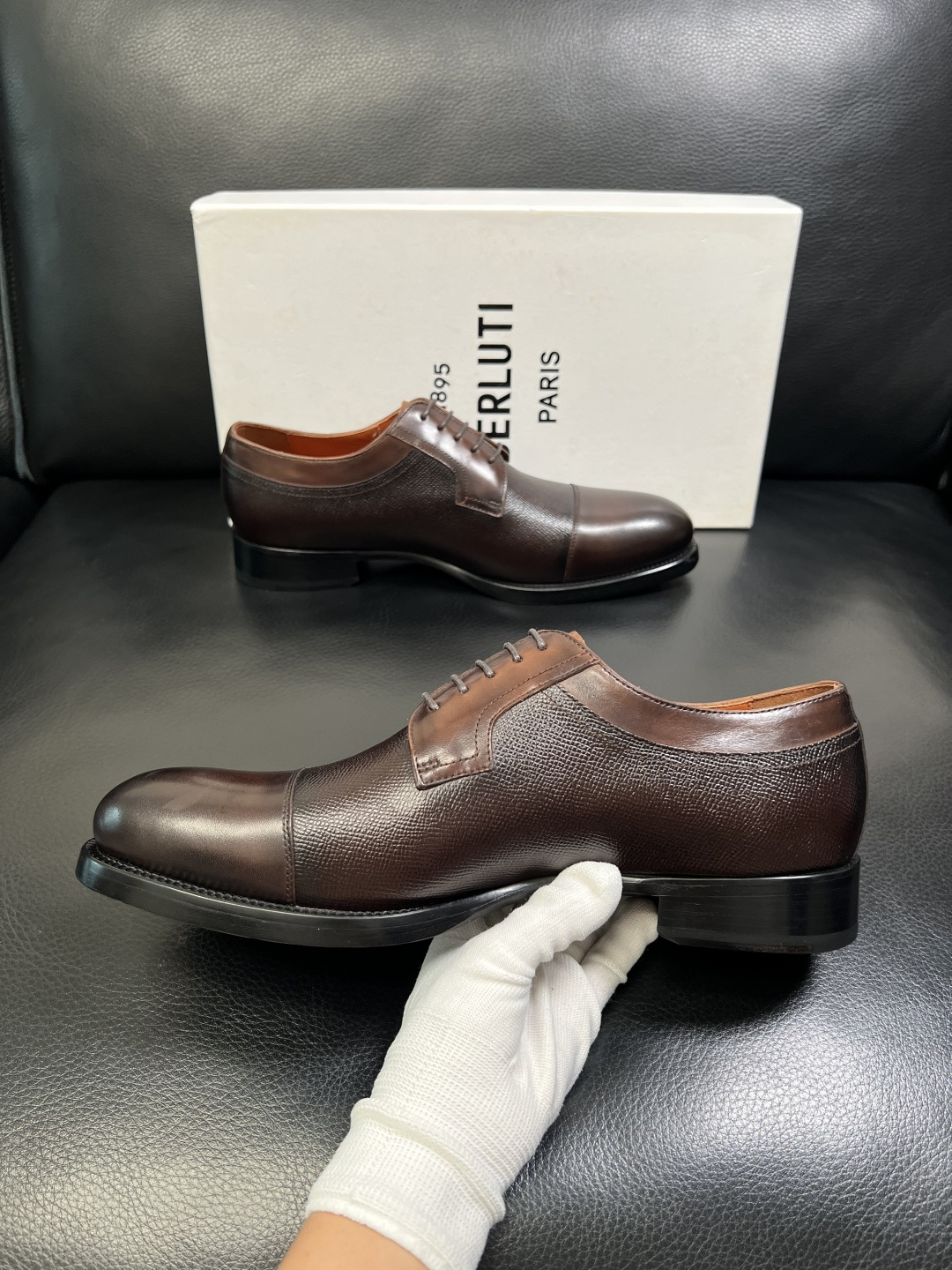 Berluti 顶级代购 布鲁提 专柜同步发售原厂配置，意大利进口牛皮面料，全进口水染牛皮里垫，鞋底：原