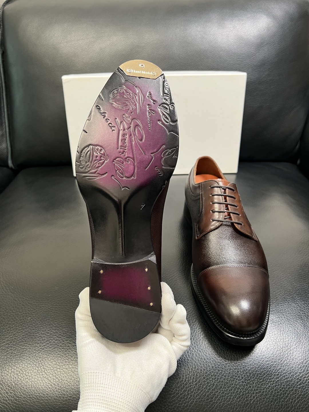 Berluti 顶级代购 布鲁提 专柜同步发售原厂配置，意大利进口牛皮面料，全进口水染牛皮里垫，鞋底：原