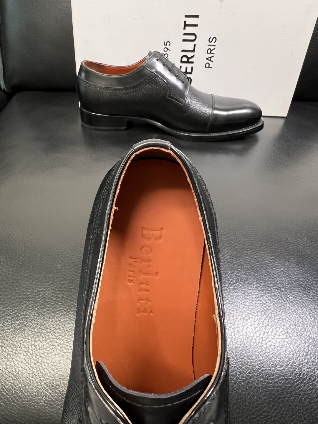 Berluti 顶级代购 布鲁提 专柜同步发售原厂配置，意大利进口牛皮面料，全进口水染牛皮里垫，鞋底：原