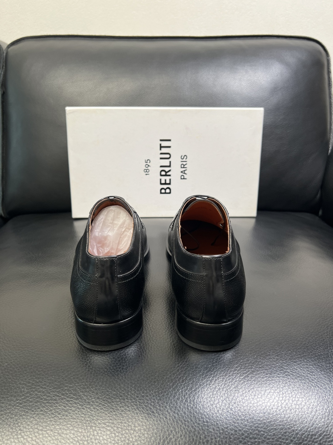 Berluti 顶级代购 布鲁提 专柜同步发售原厂配置，意大利进口牛皮面料，全进口水染牛皮里垫，鞋底：原