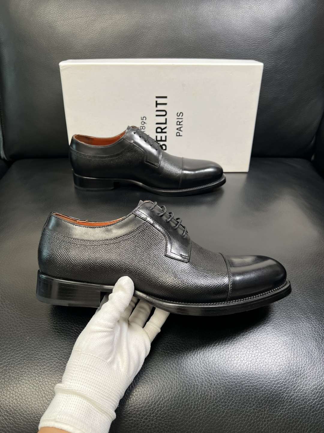 Berluti 顶级代购 布鲁提 专柜同步发售原厂配置，意大利进口牛皮面料，全进口水染牛皮里垫，鞋底：原