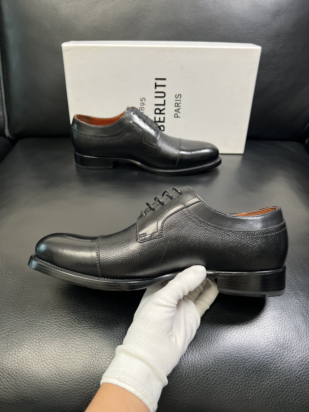 Berluti 顶级代购 布鲁提 专柜同步发售原厂配置，意大利进口牛皮面料，全进口水染牛皮里垫，鞋底：原