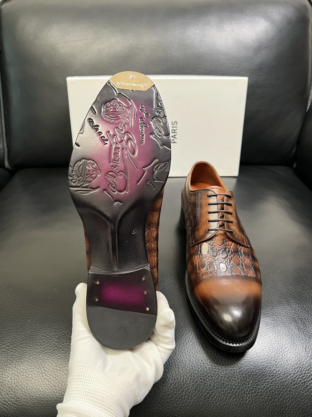 Berluti 顶级代购 布鲁提 专柜同步发售原厂配置，意大利进口牛皮面料，全进口水染牛皮里垫，鞋底：原