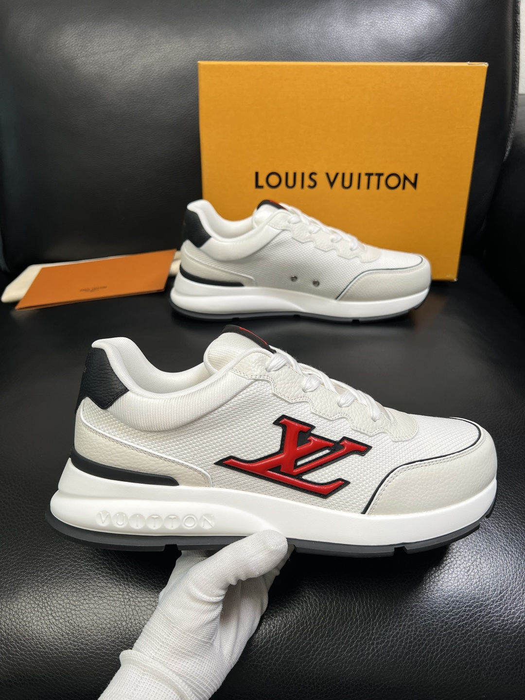 Lv 高品质 顶级工艺品 路易威登，专柜同步原厂配置，鞋面意大利进口，高品质拼接缤纷色彩复杂工艺品，进口