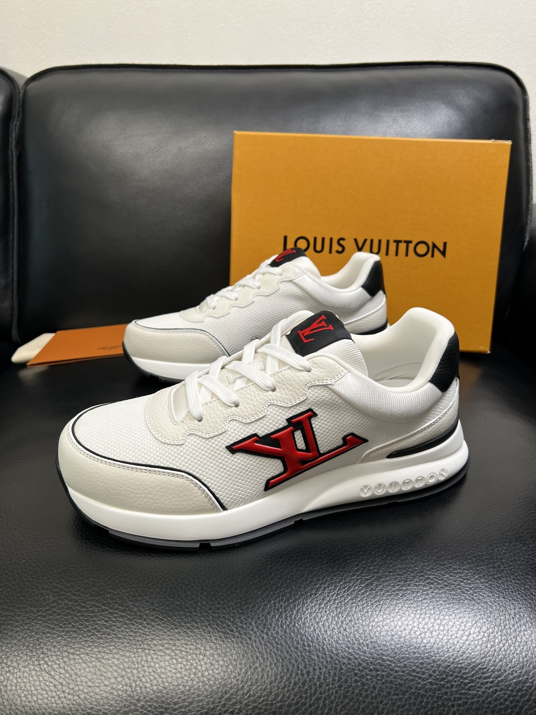 Lv 高品质 顶级工艺品 路易威登，专柜同步原厂配置，鞋面意大利进口，高品质拼接缤纷色彩复杂工艺品，进口