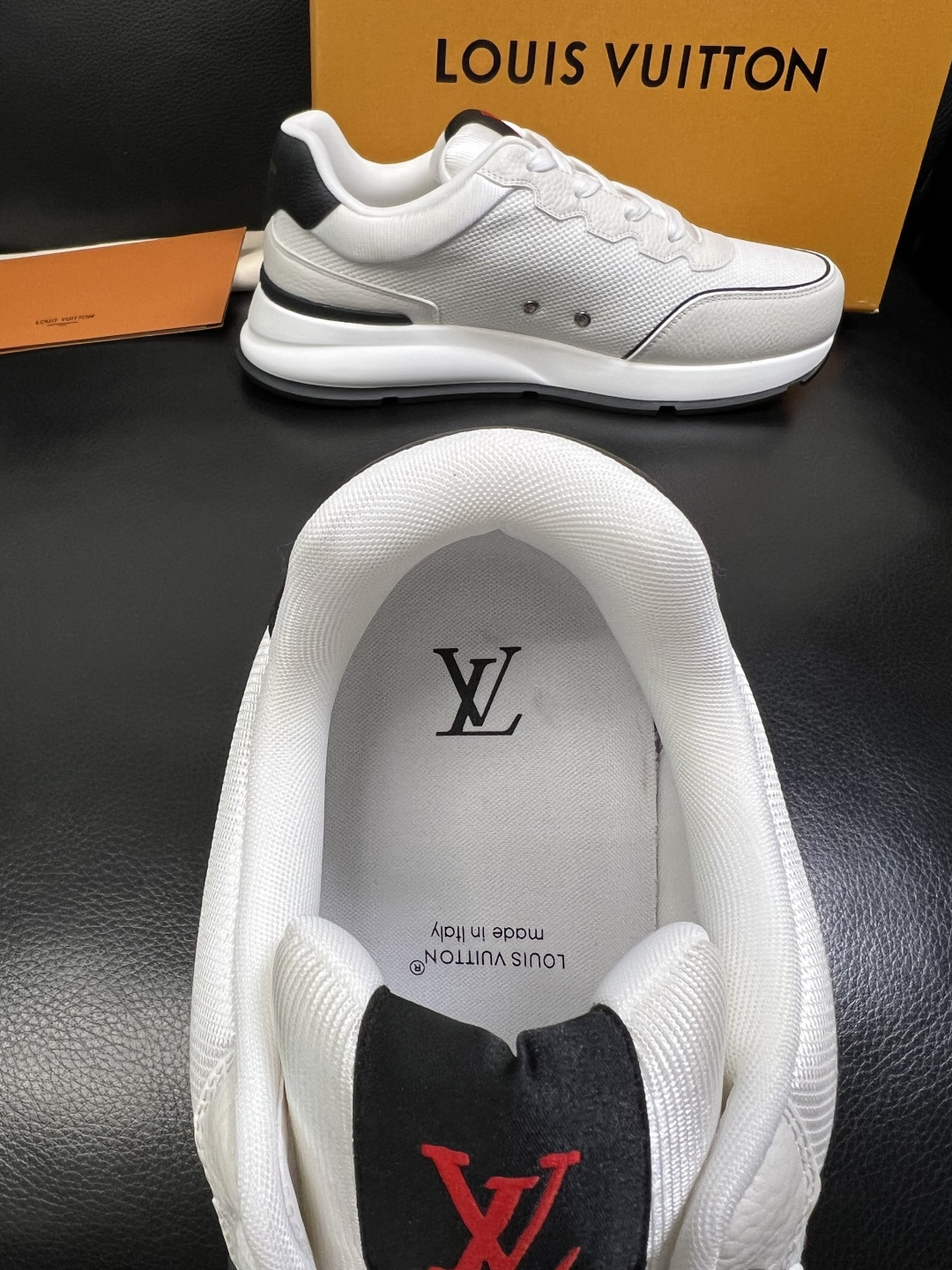 Lv 高品质 顶级工艺品 路易威登，专柜同步原厂配置，鞋面意大利进口，高品质拼接缤纷色彩复杂工艺品，进口